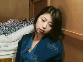 夫に嘘をつき複数の男と不貞行為に明け暮れるイケナイ妻人妻熟女中出しのアダルトエロ動画