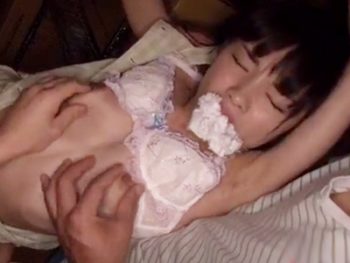 華奢な無毛貧乳娘が倉庫に監禁されておっさんたちに容赦なく中出し輪姦されるパイパン中出しレイプ乱交初芽里奈のアダルトエロ動画