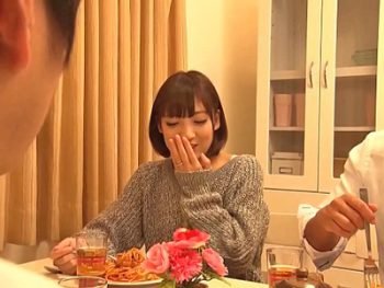 メチャクチャ可愛い若妻が家に来た旦那の部下を誘惑しハードに不倫パコ巨乳人妻広瀬うみのアダルトエロ動画