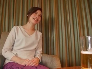 ほろ酔い気分でオナニー事情を赤裸々に話しちゃう素人妻さんと密会不倫素人人妻ハメ撮りのアダル...