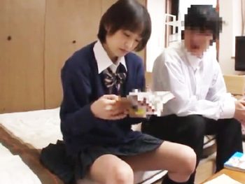 目隠しさせたM男を淫語で挑発しながら手コキで男の潮吹きさせる痴女たち美少女痴女手コキ長谷川しずく桜井あゆの無料エロ動画