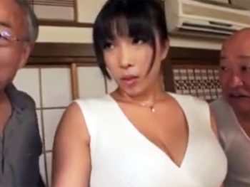 種無しの旦那に代わり義父とその友達たちと子作りする事になった巨乳妻巨乳人妻中出し乱交のアダルト動画