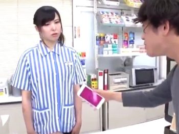 催眠アプリでコンビニ店員も美人客も洗脳して店内でヤリタイ放題ｗ美少女痴女コスプレ乱交のアダルト動画
