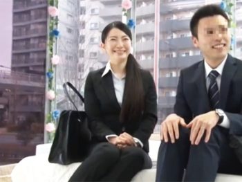 美人OLがテンション上がって同僚男性と中出しパコ素人お姉さんOL中出しハメ撮りのエッチ動画