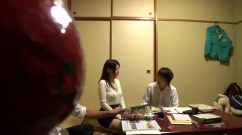 友達のママが大人の魅力で童貞たぶらかして筆おろし？！巨乳お姉さんギャル人妻熟女童貞フェラ手コキのエロ動画