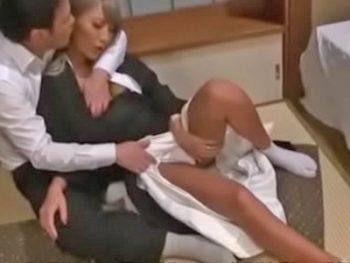 チンポなしじゃ生きていけない黒ギャル未亡人が夫の遺影前で即ファック巨乳ギャル人妻のエロ動画