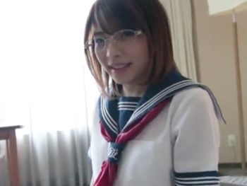 真面目系なメガネっ娘JKがオジサンチンポで膣奥を刺激され絶叫イキ女子校生美少女めがね顔射の無料ポルノ動画