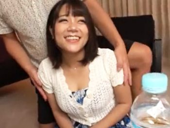 可愛い声で鳴くムッチリ巨乳の素人娘とハメ撮り！巨乳素人美少女顔射ハメ撮りナンパのAV無料動...