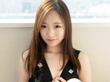 パイパン美少女が激ピスに華奢な体をクネらせヨガる濃厚パコ美少女パイパンのアダルト動画