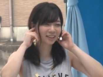 男友達と素股体験中に挿入→中出しされちゃった女子大生素人美少女中出しのエロ動画