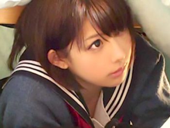 友達妹の家族が近くにいるのにこたつでイタズラ中出しパコ女子校生美少女中出しのアダルト動画