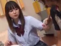 水泳部の痴女先輩が後輩を更衣室に呼び出し濃厚フェラでザーメンを搾り取るｗ美少女痴女水着フェ...