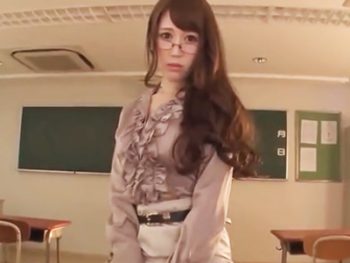 放課後に居残り勉強していた生徒にご褒美あげちゃう痴女教師巨乳女教師めがねのアダルトビデオ動画