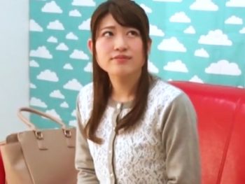 癒し系の巨乳お姉さんが初対面の童貞君に優しくフェラや手コキでご奉仕してから筆おろし巨乳素人お姉さん童貞のアダルト動画