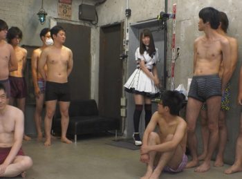 アイドルのような長身美少女がノンストップの22連発中出し！美少女コスプレ中出し乱交裕木まゆのアダルト動画
