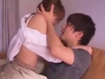 熟女が悪そうなイケメンに責められ大歓喜で股を開く！巨乳人妻顔射のAV無料動画