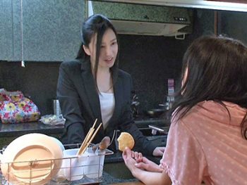 ブラコン姉が新婚の弟を嫁のちかくでNTRキンタマ空っぽ近親SEX巨乳お姉さん古川いおりのエ...