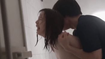 嫁が浮気をしていて相手にしてくれないのでレイプした人妻レイプ中出しフェラのアダルト動画