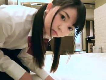 変態すぎる制服娘が自らカメラセッティングしてドMセックス素人女子校生美少女痴女顔射ハメ撮りのエロ動画