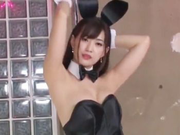 従順な言いなりバニーガールを電マ調教して欲望任せの激ピスで突きまくり顔射ｗ美少女コスプレ顔射のアダルト動画