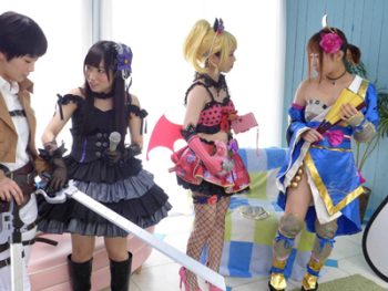 コスプレイヤー達が撮影会のためなら子作りでもOK美少女コスプレ乱交のAV無料動画