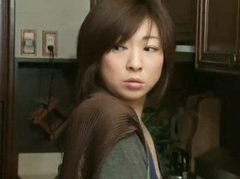 昼間からラブホテルで浮気相手と激しく身体を交える不貞妻巨乳人妻のAVエロ動画