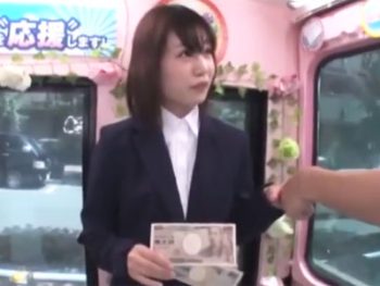 新入社員のOLの新生活を応援→お金を渡してその場パコ開始美少女OLぶっかけの無料アダルト動画