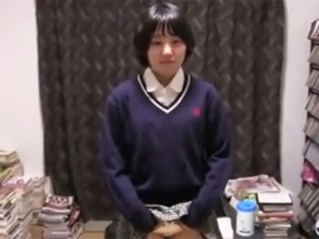 ショートカットのJKがおっさんとのハメ撮りパコでアクメ女子校生美少女ハメ撮りぶっかけのアダルト動画