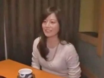 浮気相手と旅行→不倫セックス楽しむ不貞妻素人人妻熟女のアダルトエロ動画