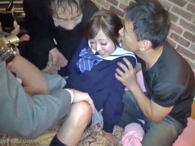 ナンパした素人ギャルがギッシュなおっさんに責められ大絶頂！素人女子校生ギャル顔射乱交のアダ...