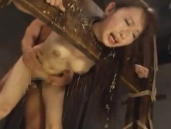完全拘束された状態で鬼畜激ピス中出しレイプされちゃう美少女美少女お姉さん中出しレイプのアダルト動画