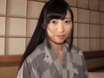 黒髪清楚な美少女と温泉旅行でハメまくる！浴衣着衣まま即ハメ交尾ｗ巨乳美少女ハメ撮りのエロ動画
