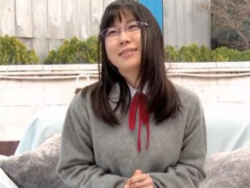 地味で芋っぽい田舎JKナンパ→MM号に連れ込んで即顔射パコ！素人女子校生美少女めがね顔射ナ...