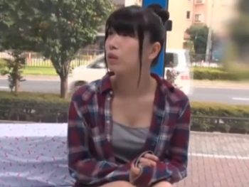 ガチ童貞に懇願されて渋々筆下ろし了承→中出し暴発に激おこ素人娘！巨乳素人美少女童貞中出しのアダルトエロ動画