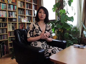 デビュー7年目にして、ますます脂の乗った熟女のすべて巨乳熟女伊織涼子のアダルト動画