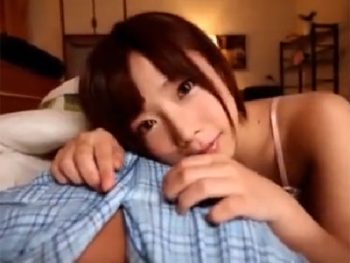 甘えてくる妹に我慢できずに禁断の近親相姦パコ美少女妹近親相姦佐倉まなのアダルト動画