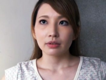 美人妻が近所のボロアパートに住むおっさんと本能のまま性欲剥き出し不倫交尾人妻中出しのアダルト動画