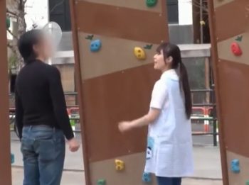 リアル保母さんを公園で確保！園児たちには絶対見せられない中出しパコ素人中出しハメ撮りナンパのアダルト動画