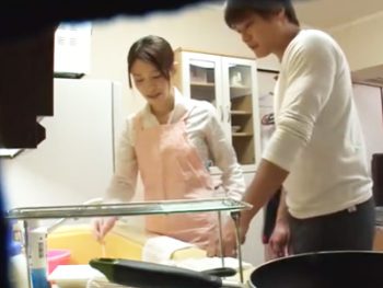 隠しカメラを仕掛けて美人家政婦を凌辱する様子を盗撮するクズ男お姉さんイラマチオレイプ盗撮のアダルト動画