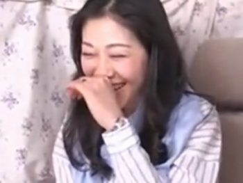 3人の子供を産んだ熟年人妻が久々のSEXでイキ狂い素人人妻ナンパのアダルト動画