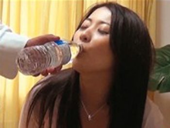 部屋に連れ込んだら宅飲みし酒に酔わせて中出しパコが人妻最速攻略ルート巨乳素人人妻盗撮の無料ポルノ動画