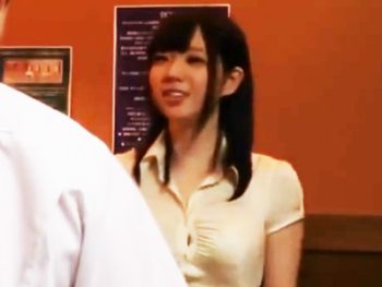 媚薬オイルで発情！デカマラぶち込まれて痙攣絶頂を繰り返す黒髪美少女美少女3Pマッサージの無料エロ動画