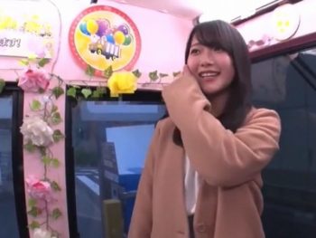 SSS級の上玉JD確保大量顔射のあともお掃除フェラまでする有能オマンコ巨乳素人美少女顔射ナンパのアダルト動画