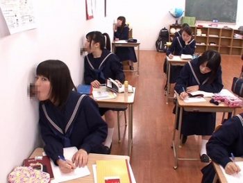 机・壁・床からも生えてるチンポ！進学校なのにフェラに余念がないJKたちｗ女子校生美少女フェライラマチオのアダルト動画