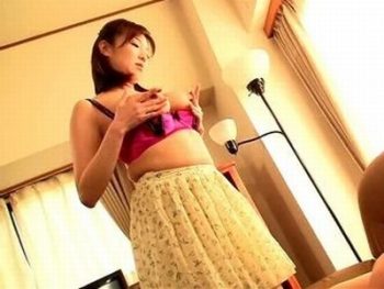 突然の親の死で兄弟だけで生きていくことになった一家→いつの間にか再婚していた若い義母だけが残されてｗ巨乳人妻近親相姦高橋美緒のアダルト動画