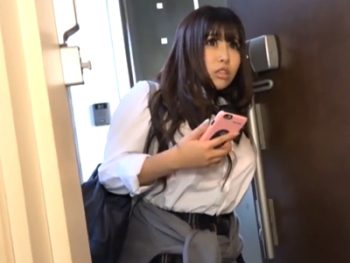 恵体巨乳JKな妹の友人に誘われたので生ハメ中出し巨乳女子校生中出しのアダルトエロ動画