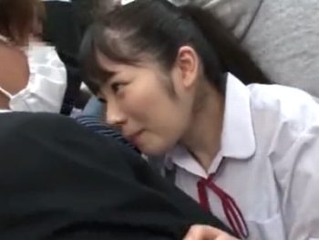 電車に乗ってきたJK→痴漢冤罪かと思ったら自分からキスしてくる痴女だったｗ素人女子校生美少女痴女レイプ痴漢のアダルト動画