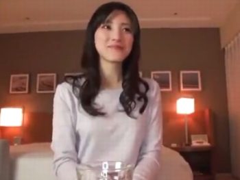 不倫サイトで知り合った素人妻にたっぷり中出し素人人妻中出しハメ撮りのアダルト動画