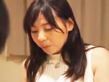 入院している夫を裏切って不倫パコに夢中になる不貞妻巨乳人妻中出しのエロ動画