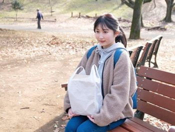 パン屋さんでバイトしてる巨乳ふわふわ娘が刺激を求めてAVデビュー巨乳女子校生美少女デビュー作のエロ動画